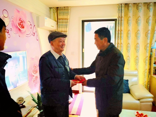 情系老教師 問候暖人心