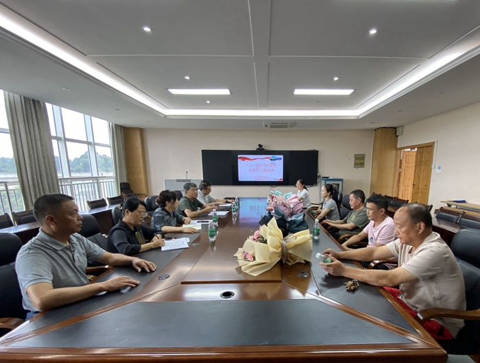永葆軍人本色，職教崗位顯風(fēng)采