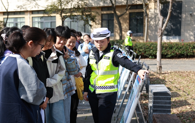 交通安全教育進(jìn)校園 安全意識(shí)樹(shù)立入人心