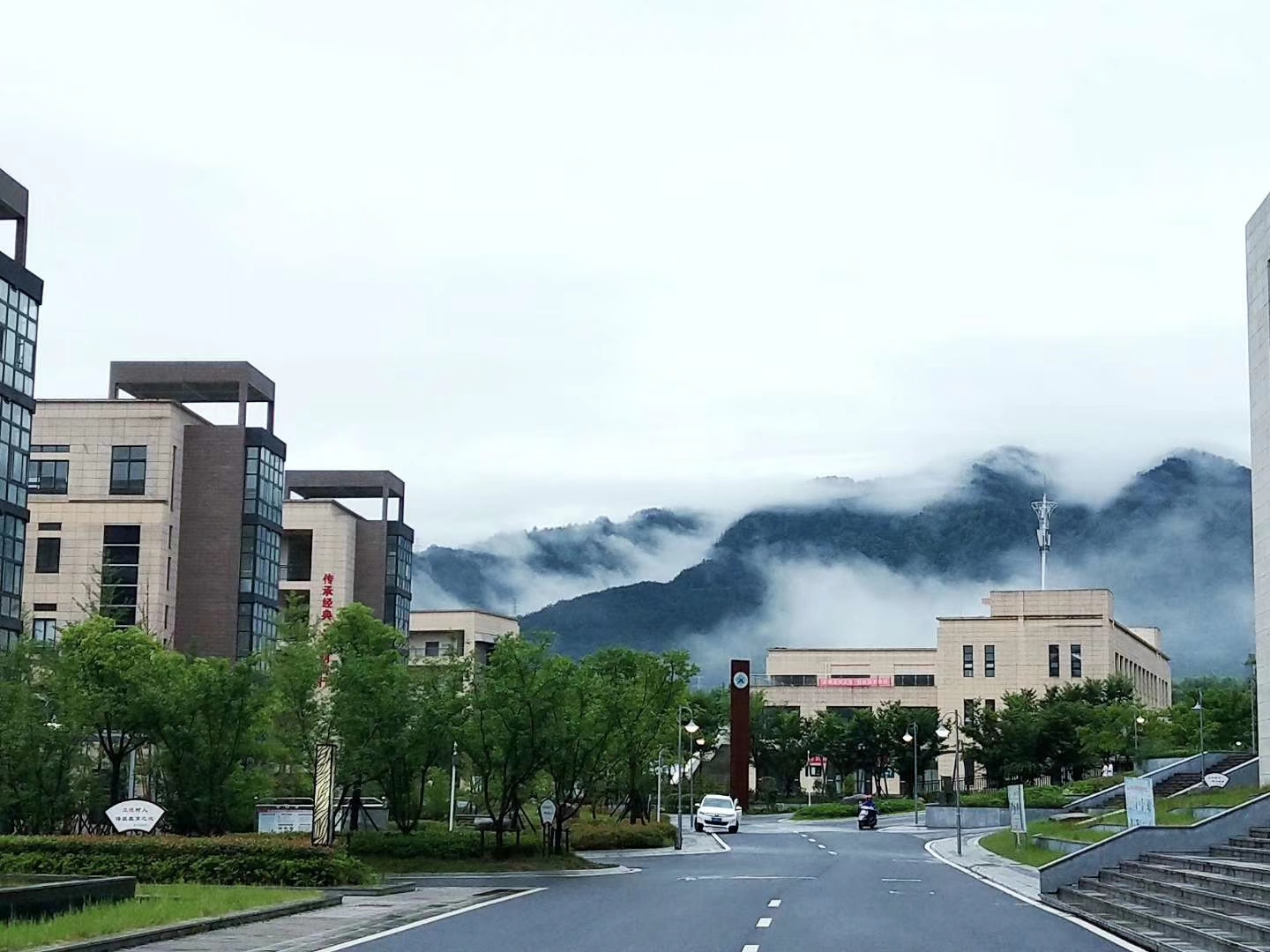 黃山旅游管理學(xué)校2025級春招新生報到須知
